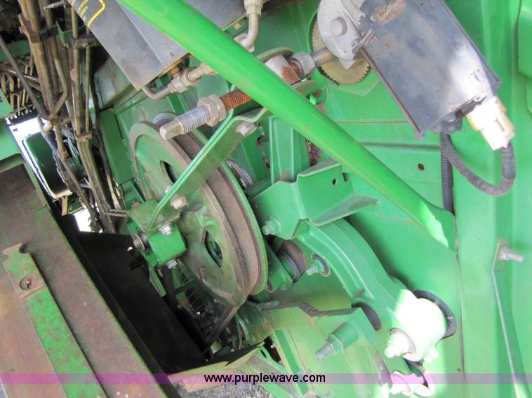 image for item 3545 1990 John Deere 9600 combine
