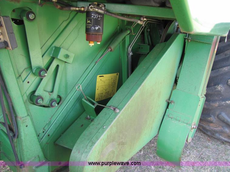 image for item 3545 1990 John Deere 9600 combine