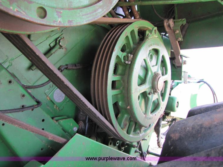 image for item 3545 1990 John Deere 9600 combine