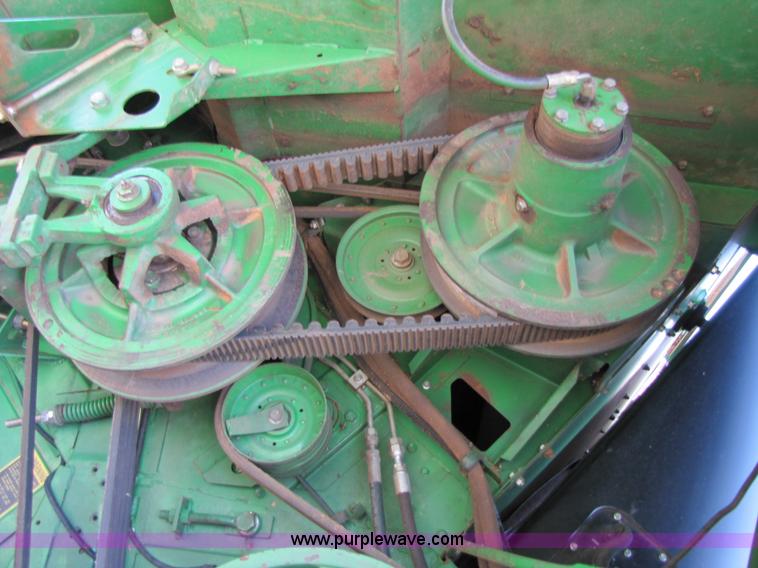 image for item 3545 1990 John Deere 9600 combine