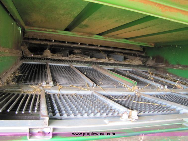 image for item 3545 1990 John Deere 9600 combine