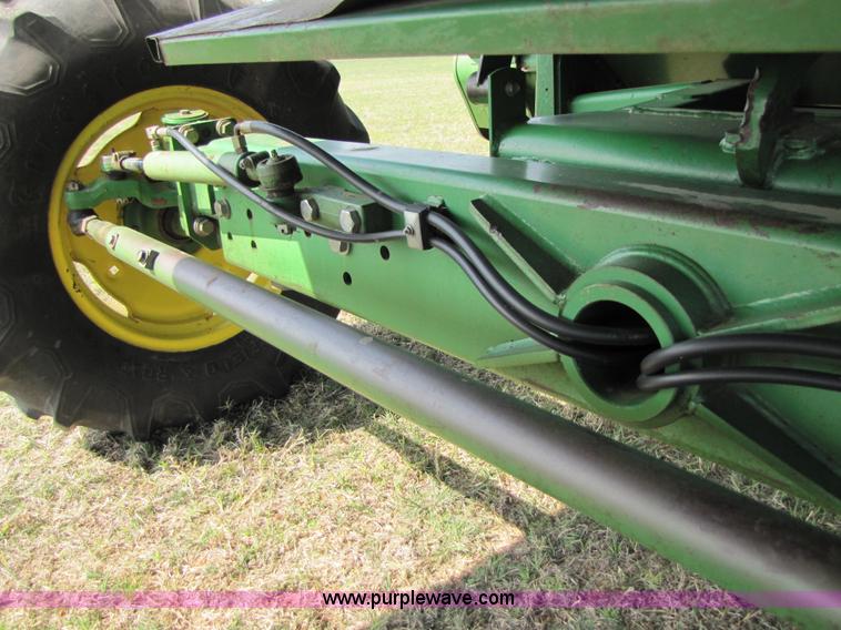 image for item 3545 1990 John Deere 9600 combine