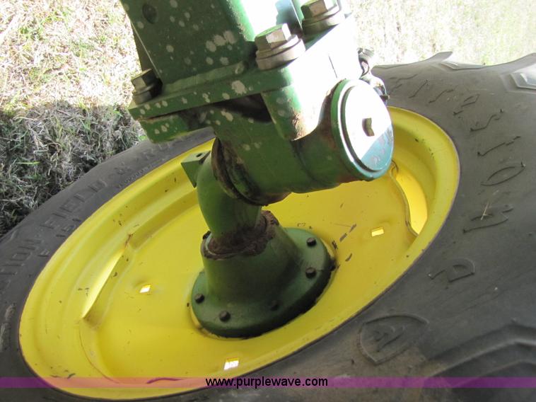 image for item 3545 1990 John Deere 9600 combine