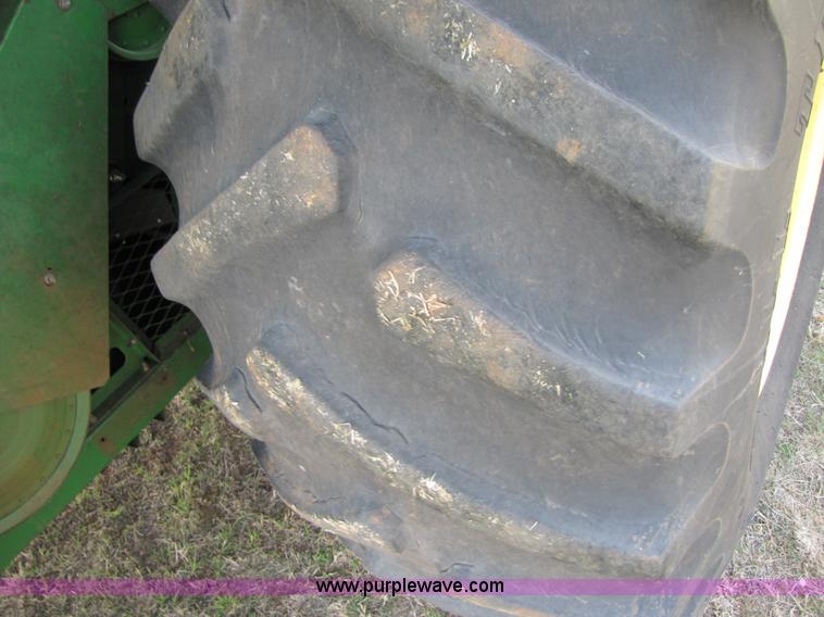 image for item 3545 1990 John Deere 9600 combine