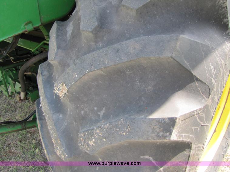 image for item 3545 1990 John Deere 9600 combine