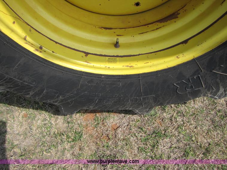 image for item 3545 1990 John Deere 9600 combine