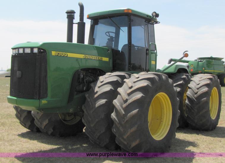 image for item 3546 1998 John Deere 9300 4WD tractor