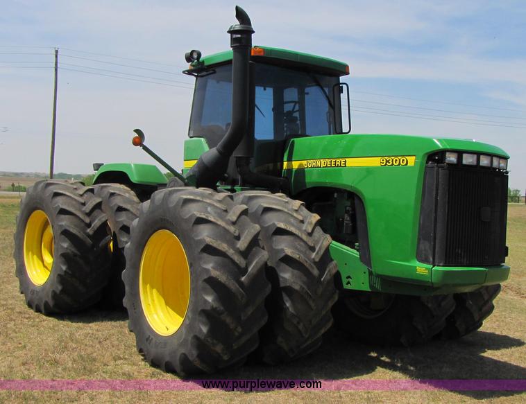 image for item 3546 1998 John Deere 9300 4WD tractor