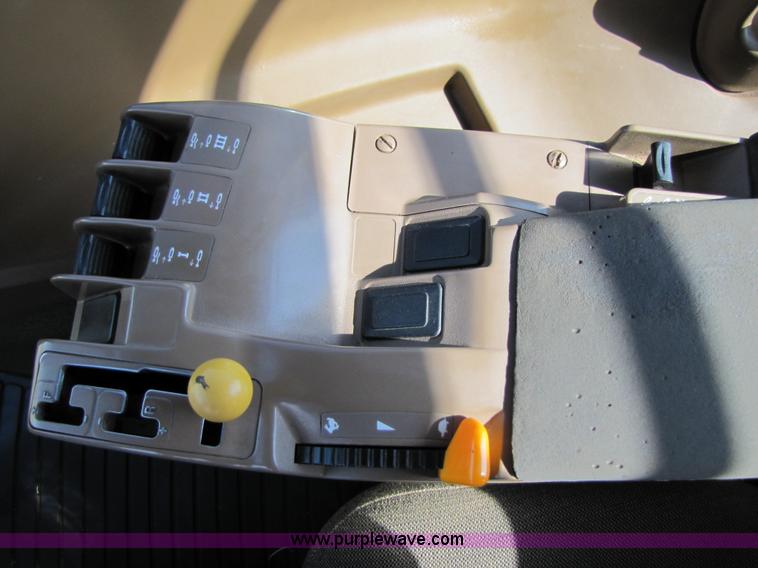 image for item 3546 1998 John Deere 9300 4WD tractor