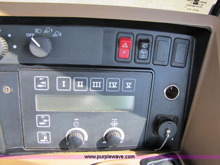 image for item 3546 1998 John Deere 9300 4WD tractor