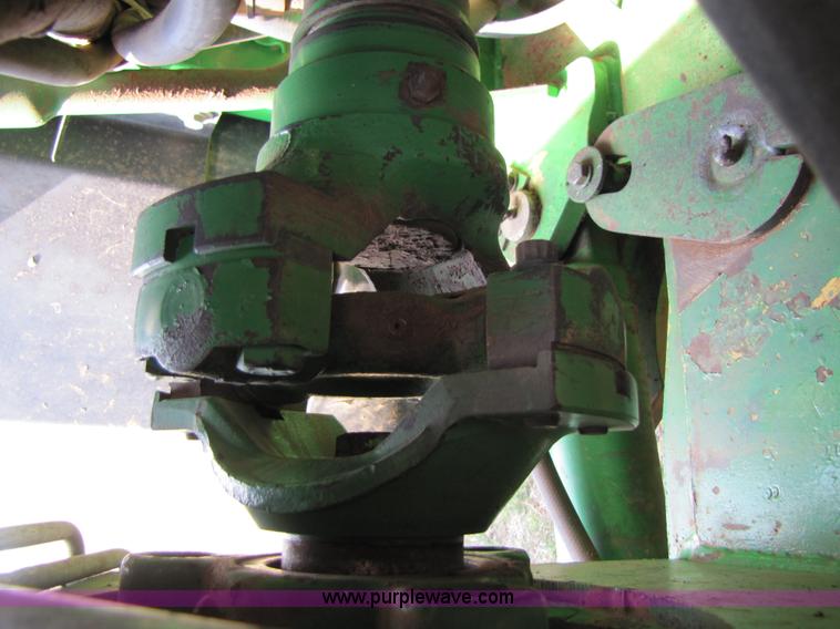 image for item 3546 1998 John Deere 9300 4WD tractor