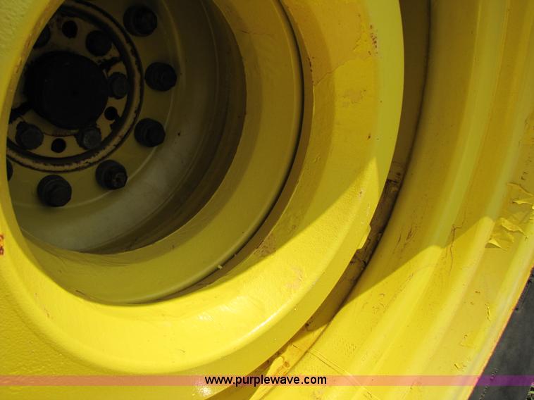 image for item 3546 1998 John Deere 9300 4WD tractor