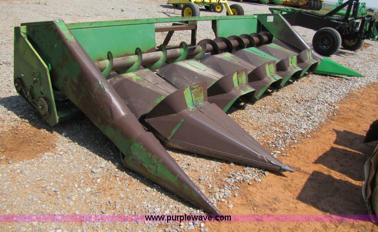 image for item 3551 John Deere 645 corn head