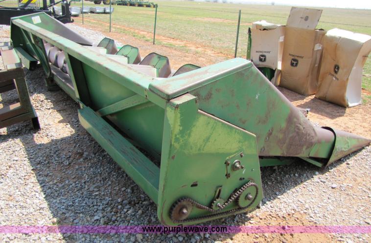 image for item 3551 John Deere 645 corn head