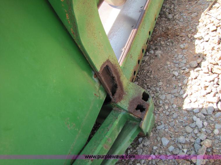 image for item 3551 John Deere 645 corn head