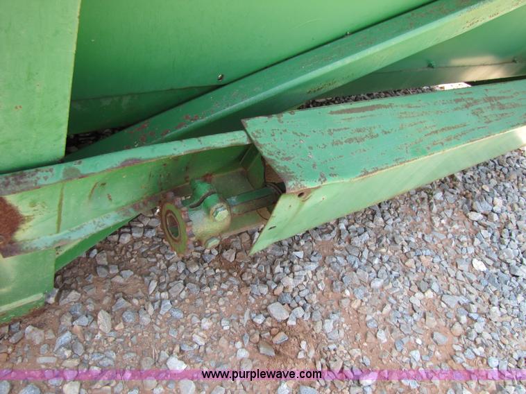 image for item 3551 John Deere 645 corn head