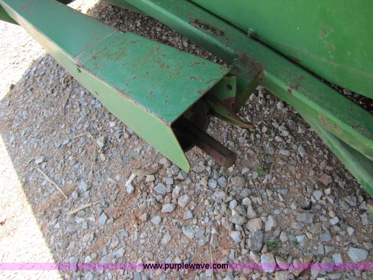 image for item 3551 John Deere 645 corn head