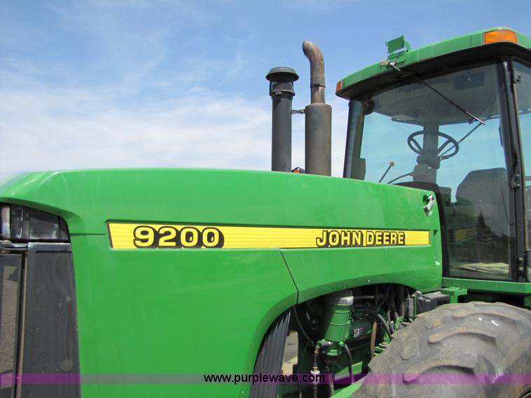 image for item 3553 2002 John Deere 9200 4WD tractor