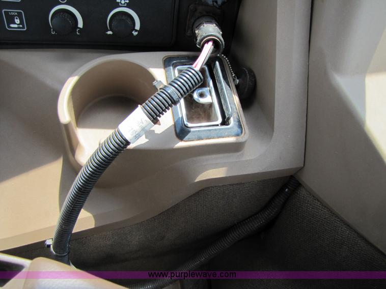 image for item 3553 2002 John Deere 9200 4WD tractor