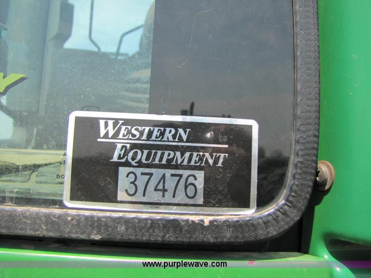 image for item 3553 2002 John Deere 9200 4WD tractor