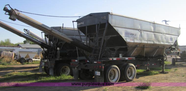 image for item 4376 2000 Adams 24 ton dry fertilizer tender