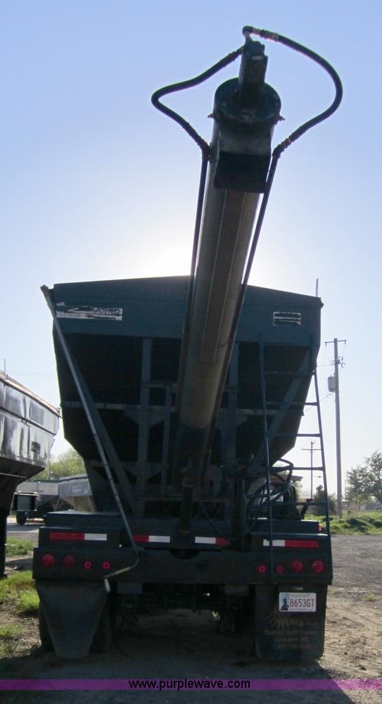 image for item 4376 2000 Adams 24 ton dry fertilizer tender