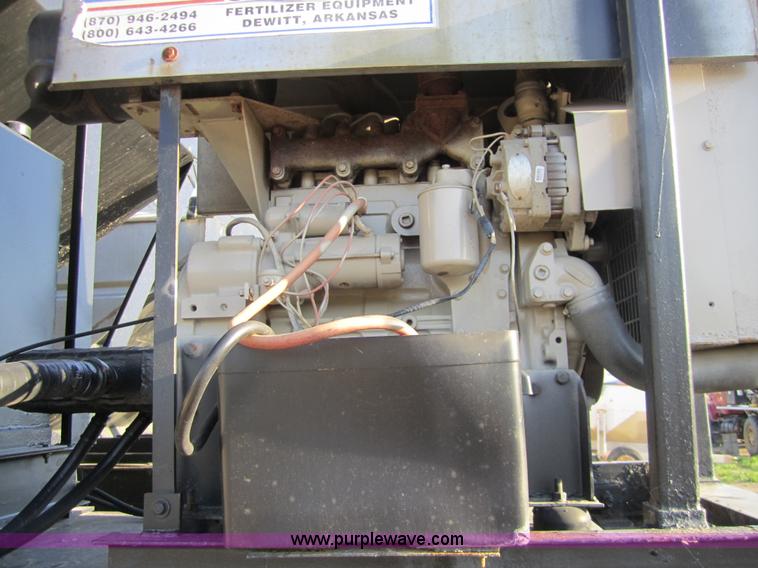 image for item 4376 2000 Adams 24 ton dry fertilizer tender