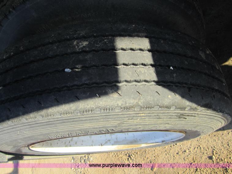 image for item 4376 2000 Adams 24 ton dry fertilizer tender