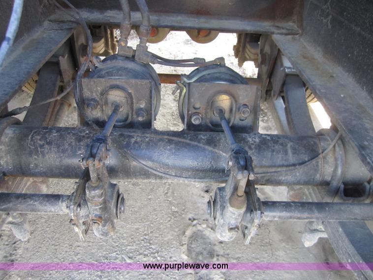 image for item 4376 2000 Adams 24 ton dry fertilizer tender