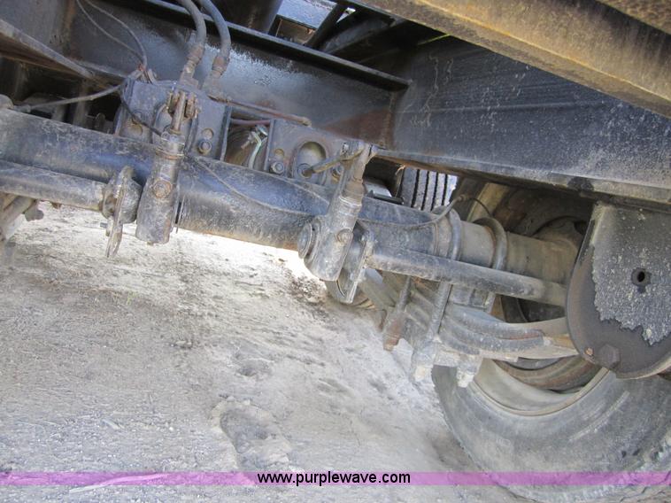 image for item 4376 2000 Adams 24 ton dry fertilizer tender