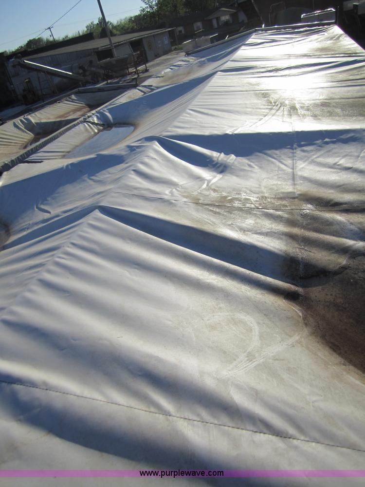 image for item 4376 2000 Adams 24 ton dry fertilizer tender