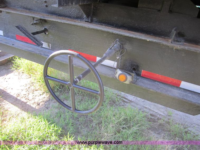 image for item 4376 2000 Adams 24 ton dry fertilizer tender