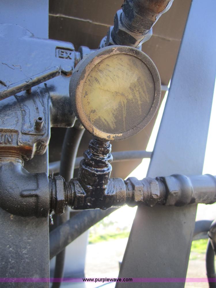 image for item 4376 2000 Adams 24 ton dry fertilizer tender