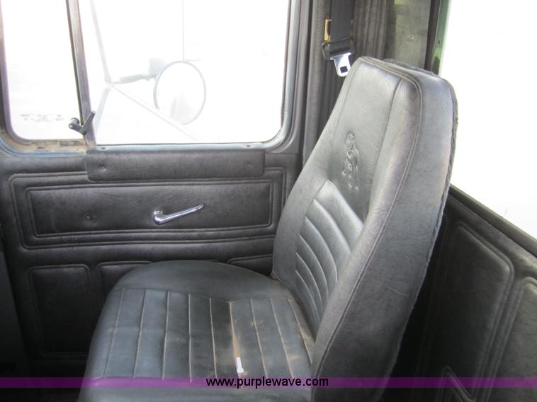 image for item 6420 1999 Mack RD688S semi truck