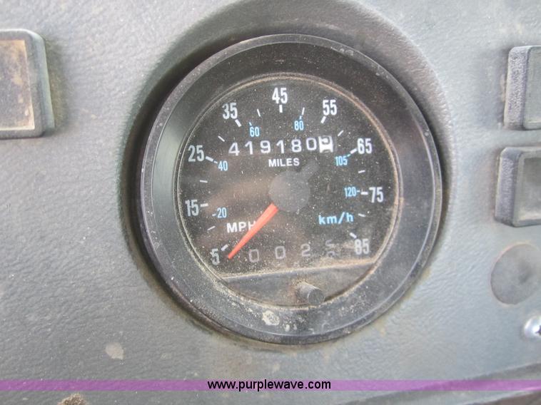 image for item 6420 1999 Mack RD688S semi truck