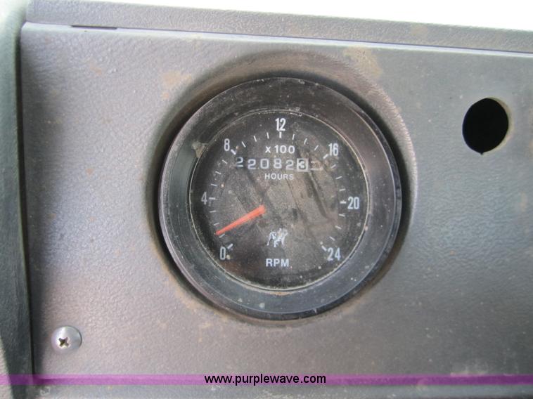 image for item 6420 1999 Mack RD688S semi truck