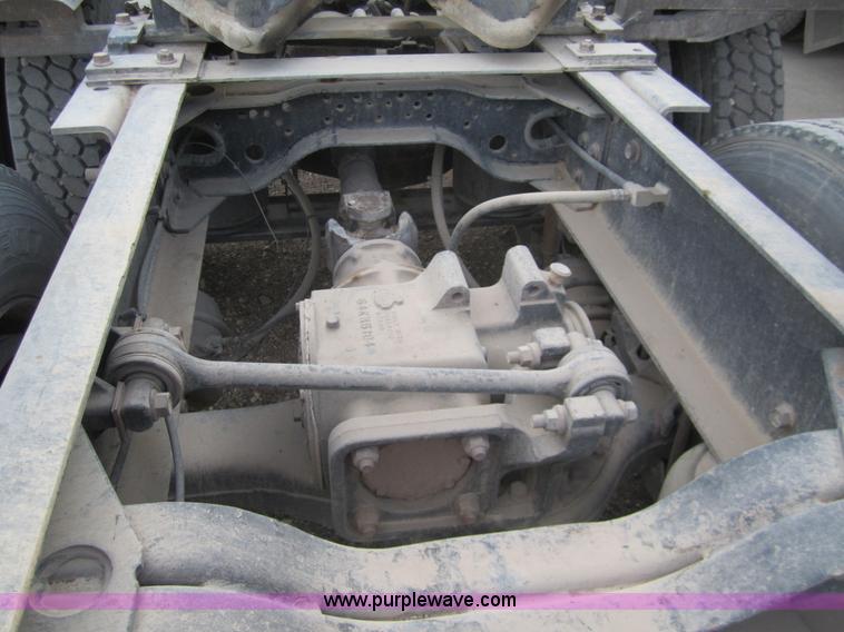 image for item 6420 1999 Mack RD688S semi truck