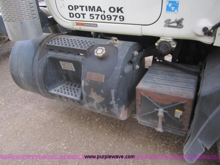 image for item 6420 1999 Mack RD688S semi truck