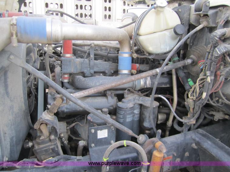 image for item 6420 1999 Mack RD688S semi truck