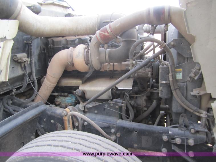 image for item 6420 1999 Mack RD688S semi truck