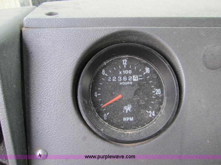 image for item 6421 2000 Mack RD688S semi truck