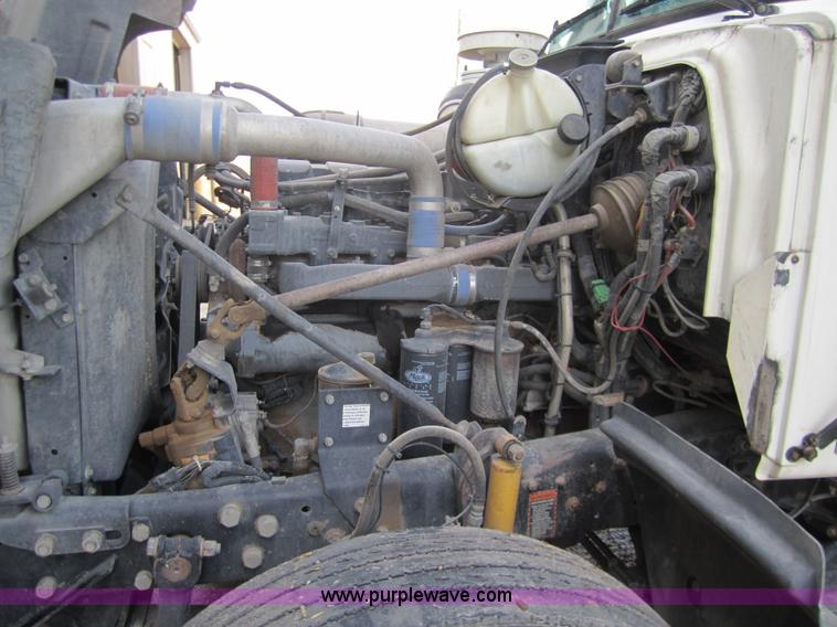 image for item 6421 2000 Mack RD688S semi truck