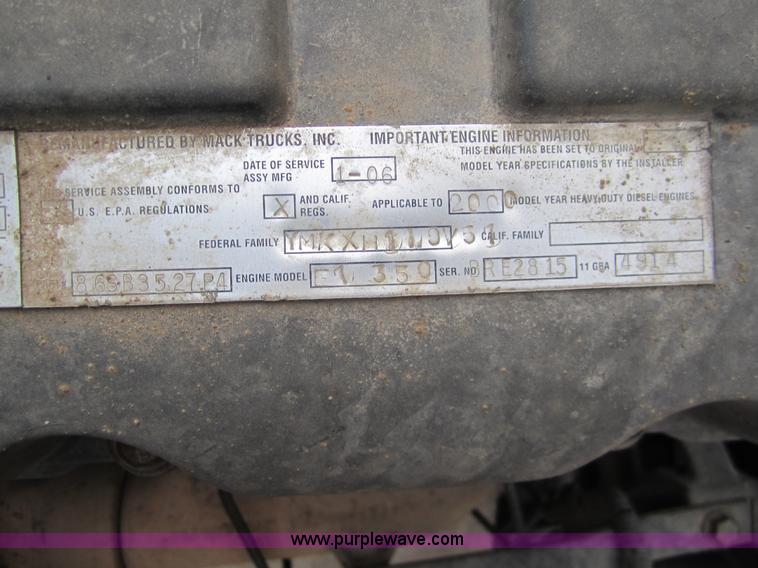 image for item 6421 2000 Mack RD688S semi truck