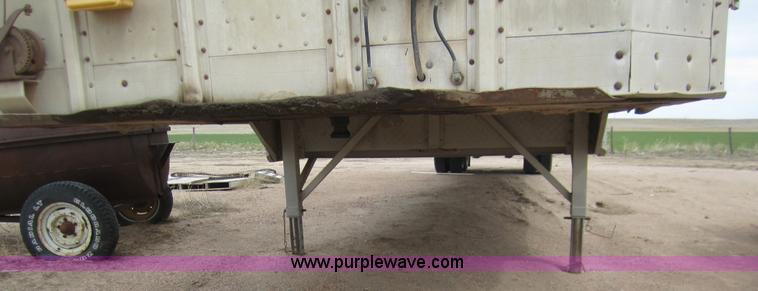 image for item 6423 1995 Barrett 50' straight deck hog trailer