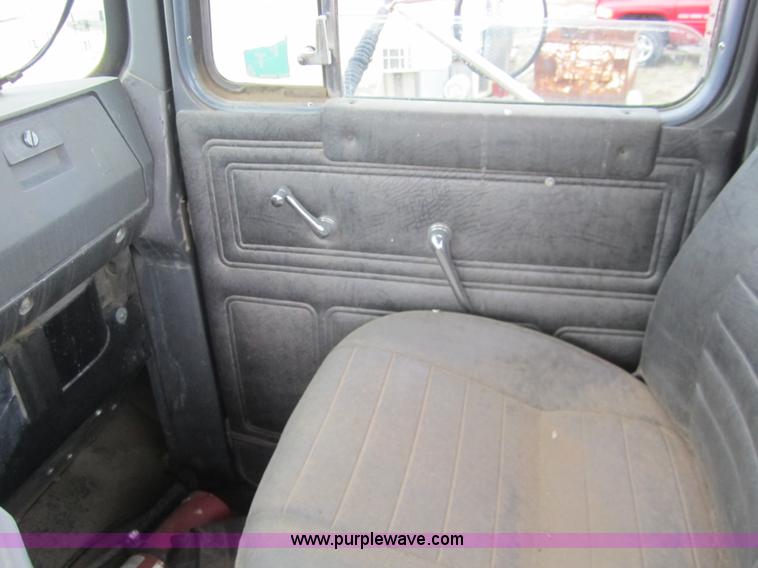 image for item 6425 2000 Mack RD688S semi truck