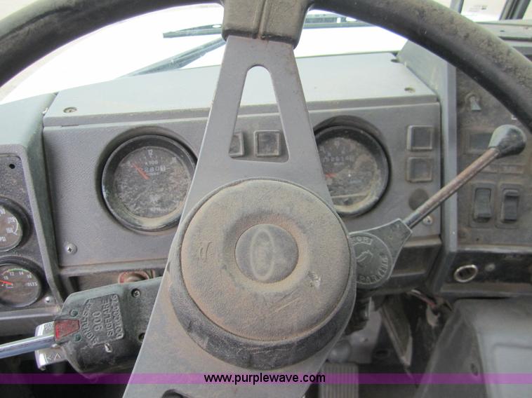 image for item 6425 2000 Mack RD688S semi truck