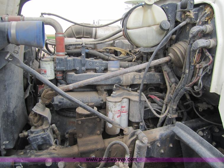 image for item 6425 2000 Mack RD688S semi truck