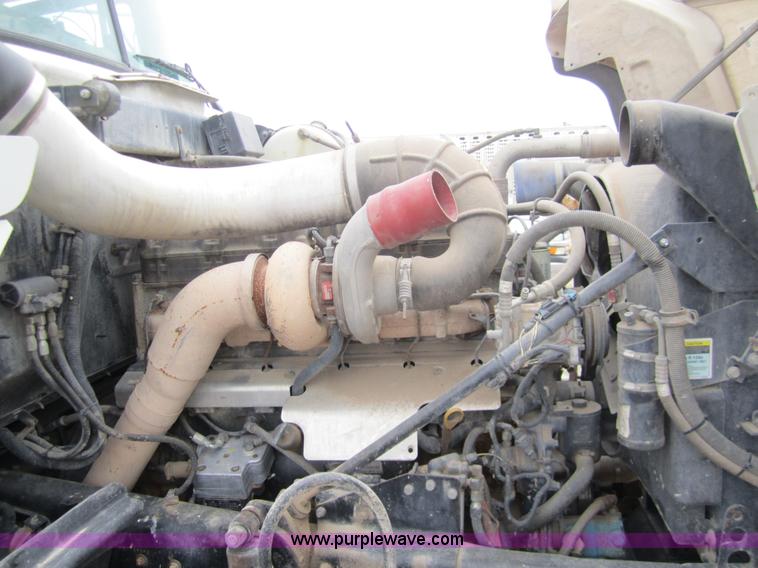 image for item 6425 2000 Mack RD688S semi truck