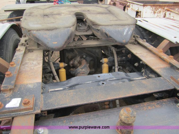 image for item 6425 2000 Mack RD688S semi truck