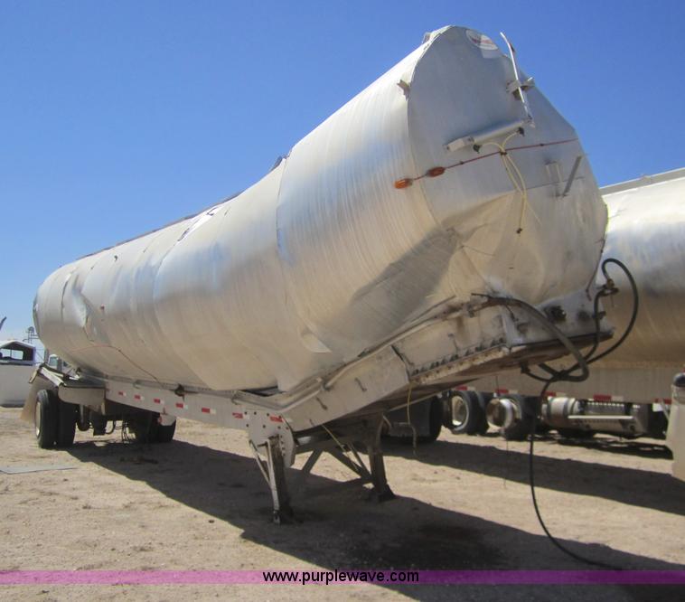 image for item 6470 2005 Pinson feed trailer